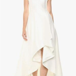 Elegant White Sleeveless Dress